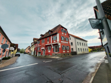 Entkerntes MFH mit Planung für 4 Einheiten & Nahwärme!, 96172 Mühlhausen, Mehrfamilienhaus